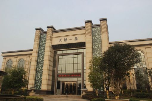 天城一品3室2厅1卫南朝向1600.00元/月出租