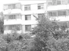 此房已满五,二楼带小房10平,方便老人和孩子居住。