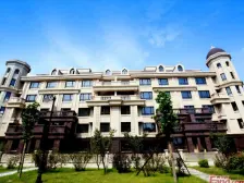 电梯11层上越 有10多平的外漏平台