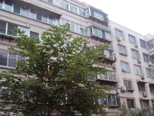 女子学院单位宿舍1室1厅1卫南朝向1600.00元/月出租