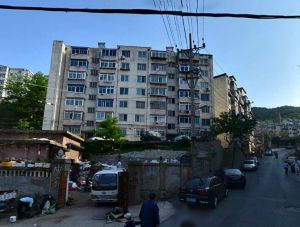 急售八一路智勇西二巷,楼上有露台,价格低