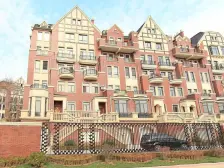 此房楼层好。户型方正。无改动,通风好视野好采光好。