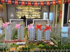 万科城楼龄新,封闭式管理,精装修三室南北通透户型。