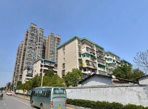地铁口品质公务员小区2房带杂屋户型通透车位足