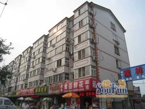 体育场路4号4室2厅2卫南朝向2000.00元/月出租