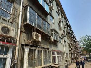 北站省二院地铁口低楼层三居室