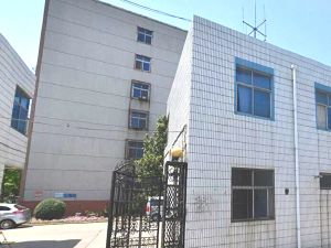临河,临公园、财政局家属院,物业管理的很好,很安静