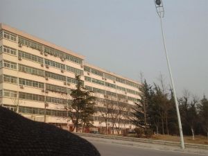 奥特莱斯正规三室非顶楼停车方便贤德苑