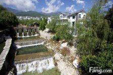 精装修可以拎包入住阳光入户独门独户,有花园。