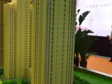 精装修,中间楼层采光事业不错,户型敞亮