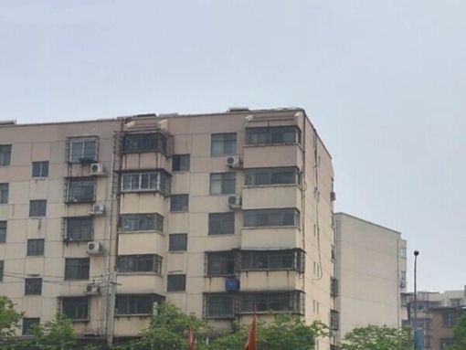 建华园3室2厅1卫南北朝向800.00元/月出租