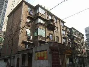 南门外 富中 到校近 五年外空户可贷 步梯二楼 采光好