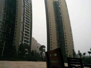 融科东南海4室1厅西南