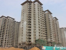 户型方正纯南小三房,位置好,随时看房,诚心出售