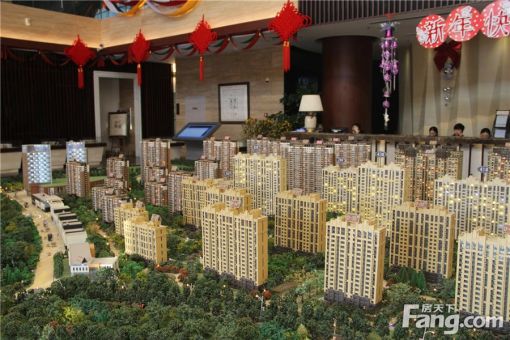 首地首城2室1厅1卫南北朝向2850.00元/月出租