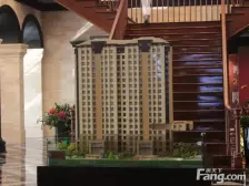 御龙山四期洋房上下两层打头房 带院子200平