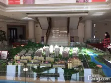 一期独栋别墅 地上两层带地下 带院子