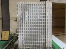 上品公馆,此房交通便利,下楼100米就是轻轨车站。