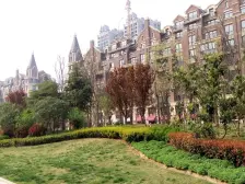 花园式洋房小区,大三室双气单卫,出行方便。