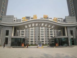 泰华近,虞河公园旁,电梯中间楼层。三居室