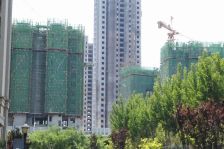 万行住宅精装修三居室,带个大平台,诚心售房