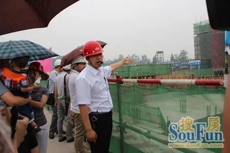 工程师现场讲解中国水电首郡项目的工程品质 工程师现场讲解中国水电首郡项目的工程品质