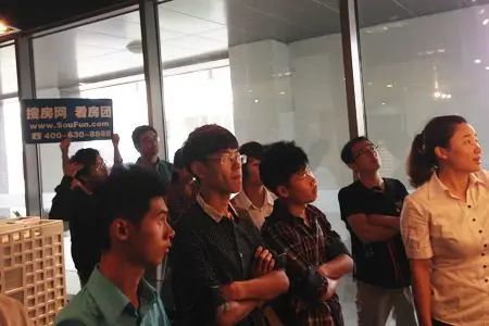 看房团现场图片 看房团现场图片