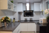 U型厨房设计，利用转角空间设计感。