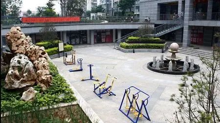 小区的健身设施 小区的健身设施