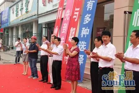 荷花盛世二期喜封金顶仪式现场 荷花盛世二期喜封金顶仪式现场