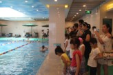 游泳免费学 虞河生活城助儿童健康成长
