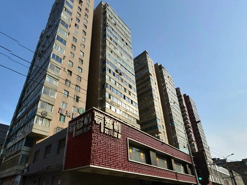 丽都花园小区有商场超市么,餐馆,茶楼等吃饭休闲的地方多么,都有的话