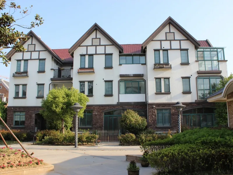 40% 项目特色:特色别墅,景观居所 交通状况:乘坐11路,29路车到云顶&