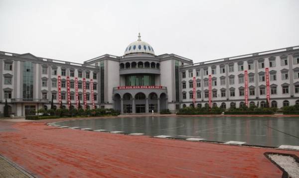 沈阳市杏坛中学西校区铁西-启工街初中/公立电话:024-25740663全部