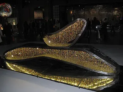 2008年米兰家具设计展中施华洛世奇水晶宫(图)