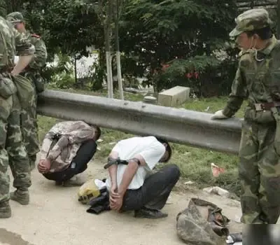 国难当前趁火打劫丧尽天良 难逃被擒下场(图)