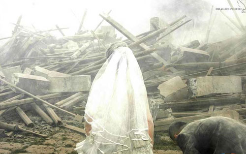遭遇汶川地震 史上最牛婚纱照拍摄全过程(组图)