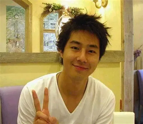 惊曝眼球 30位韩国明星的私生活照片(组图)