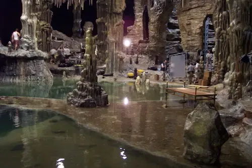 《魔窟》:海底洞穴内的奇异物种