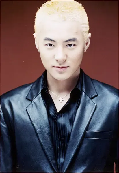 假戏真做:神话成员junjin与李时英密恋3个月(图)