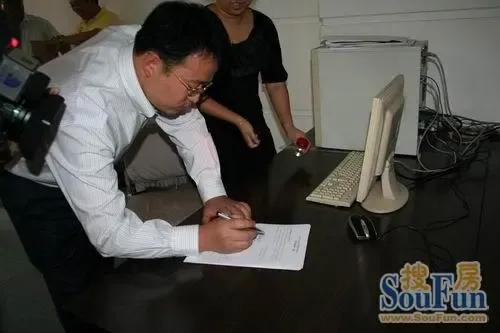 搜房网第1时间:亿达169177万拿下高尔基路12宗地