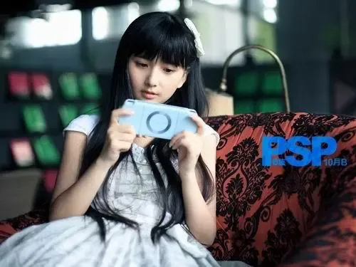 春晚最美女观众夏达走红网络 今年竟已30岁