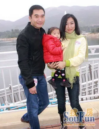 和老婆莫可欣,女儿符迦晴