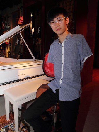 钢琴师刘伟图片