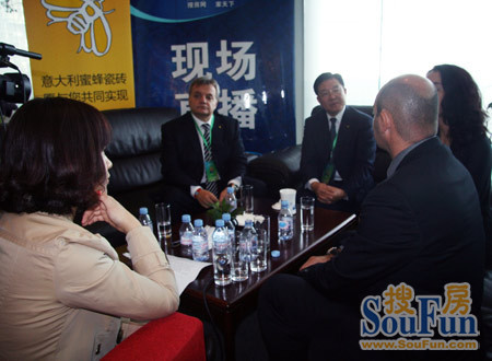 蜜蜂瓷砖意大利总部高层与中国区首席代表高胜利先生接受房天下记者专访