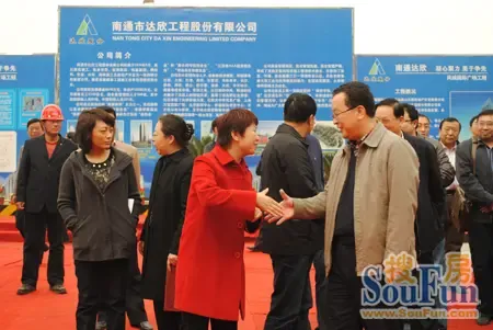 10月22日,市长于山,路北区区委书记曹全民等市领导在唐山天壤房地产