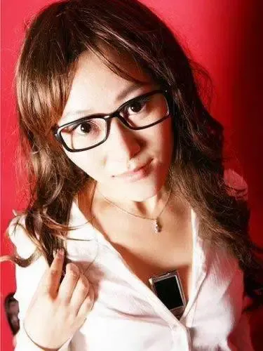 非诚勿扰人气美女俞夏绝密私家照 剩女展露知性美