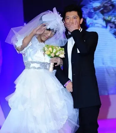 众星上演歌坛怪诞婚礼组图