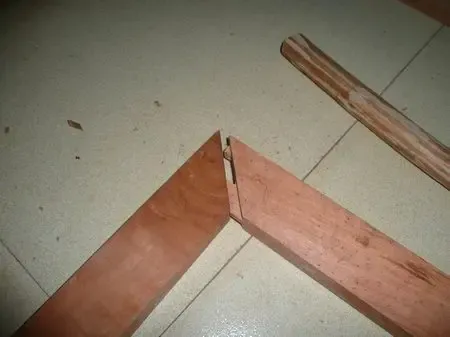 刨蹬脚,粽子椎蹬脚特写放好蹬腿位置开台面板马蹄脚制作和粽子椎蹬腿