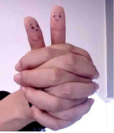 给力拜年"兔手势"走红网络 聚焦全球跨年礼